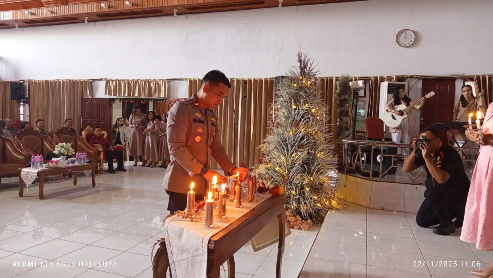 Kapolsek Langowan Hadiri Ibadah Perayaan Natal WKI GKMI Sulut, Wujudkan Kehadiran Polri yang Humanis di Tengah Masyarakat
